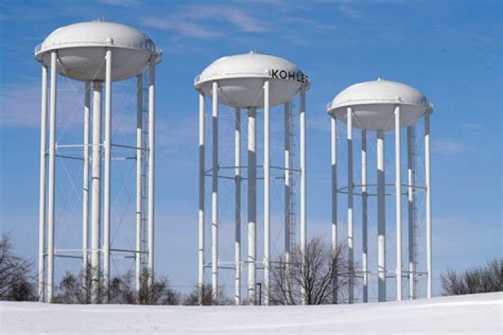 Are water towers actually full of water?