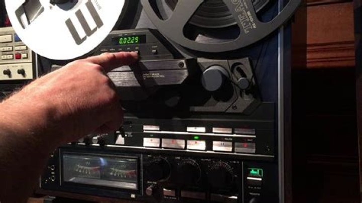 Can a TEAC x2000r tape deck play?