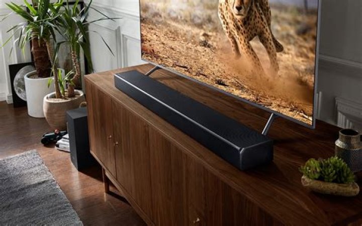 Can I use an LG soundbar with a Samsung TV?