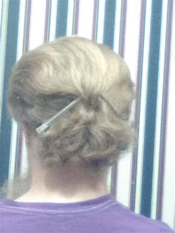 Can men wear hair barrettes?