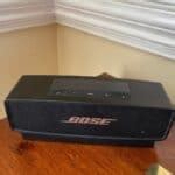 Can you link two Bose SoundLink mini speakers?