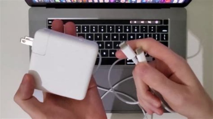 Can you plug a Roku into a MacBook Pro?
