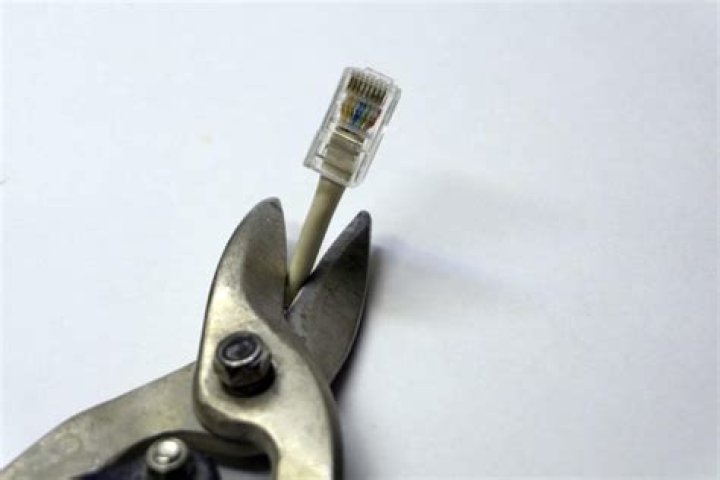 Can you splice security camera wires?