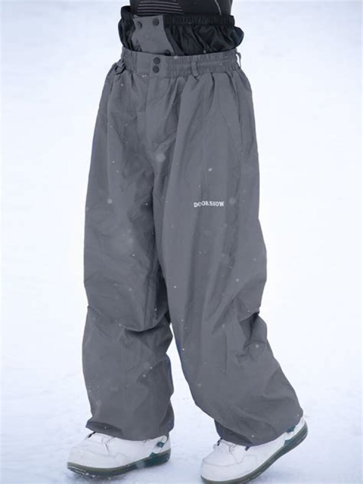 Can you wear snow pants skiing?