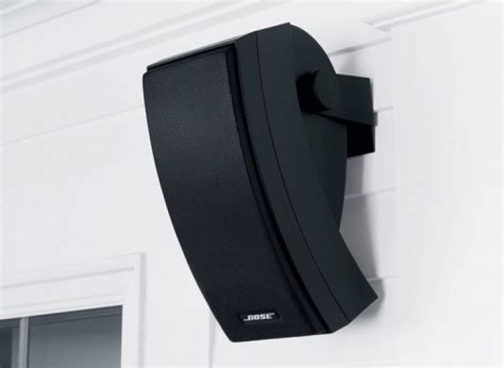 Do Bose outdoor speakers need an amplifier?