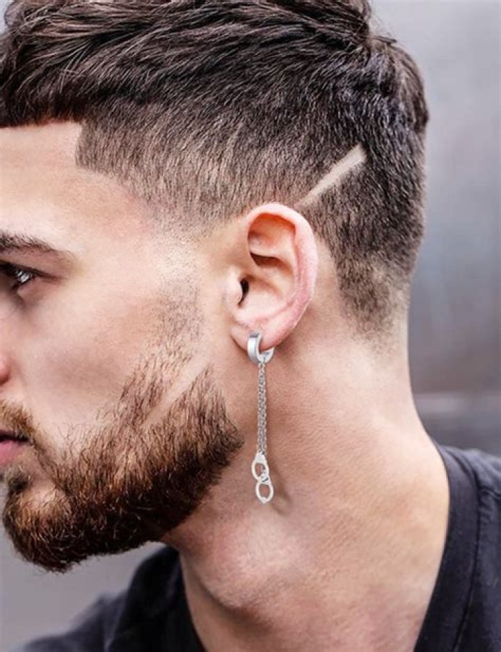 Do straight guys wear earrings?