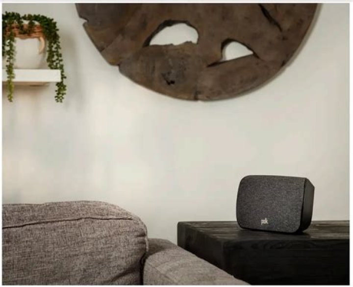 Do wireless surround speakers need power?