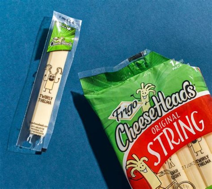 Does cheese string have plastic?