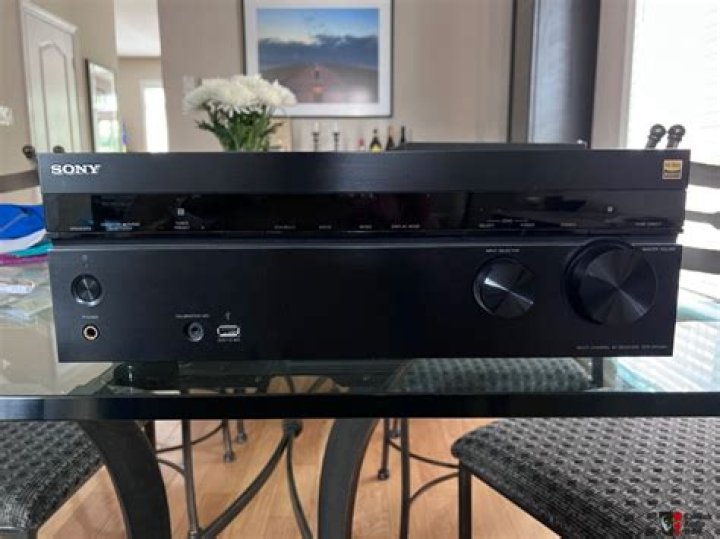 Does the Sony STR-DN1080 have a phono input?