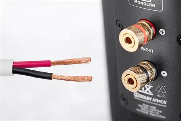 How can you tell if speaker wire is live?