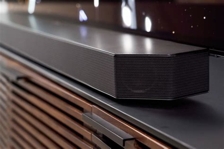 How do I adjust the bass on my soundbar 500?