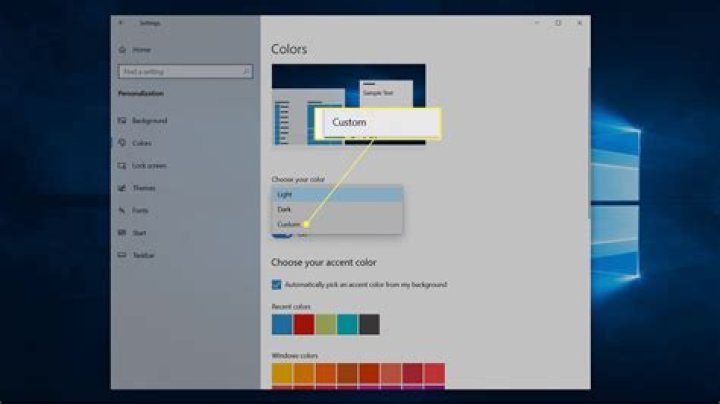 How do I change the Display color in Windows 10?