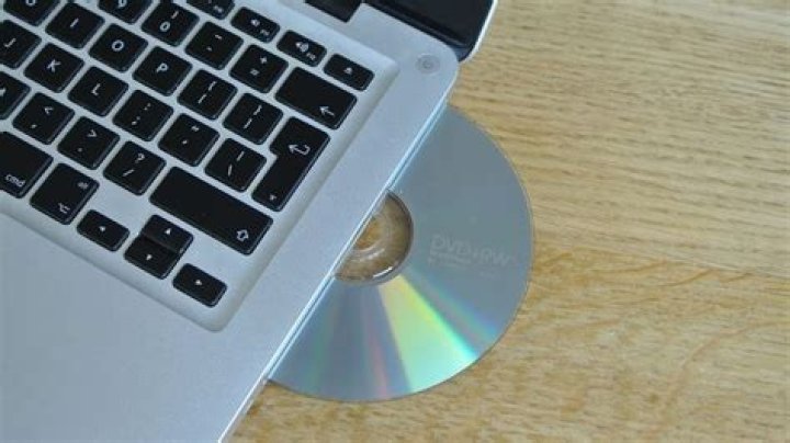 How do I force eject a disc from my Mac?