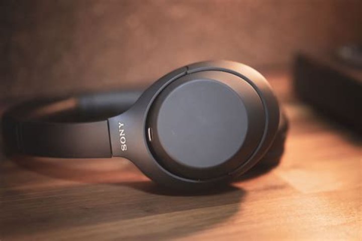 How do I reduce background noise on my Sony headphones?