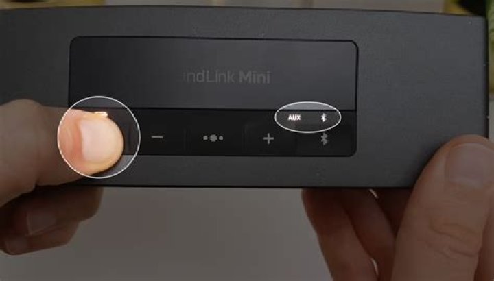 How do I reset my SoundLink mini?