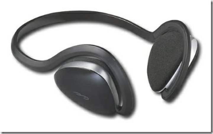 How do you connect rocketfish headphones?