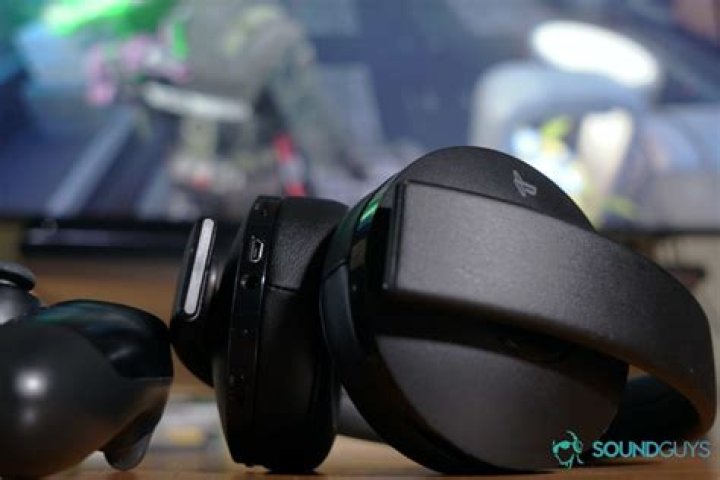 How do you know when PS4 wireless headset is fully charged?
