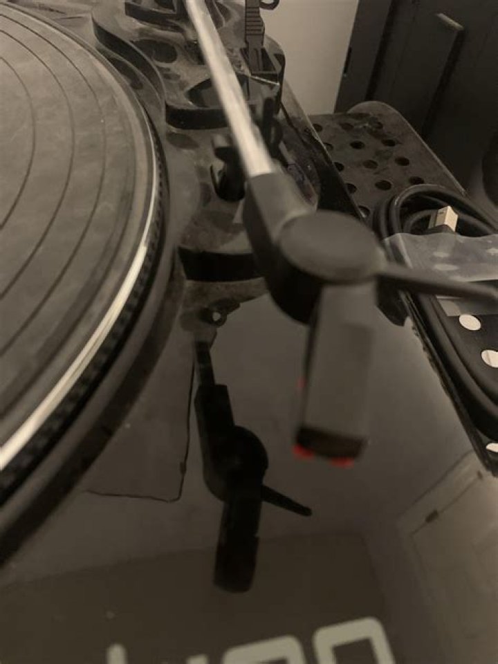 How do you remove C clip from turntable?
