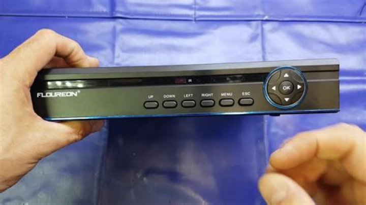 How do you reset a Floureon camera?
