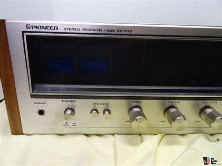 How does a pioneer sx-535 FM receiver work?