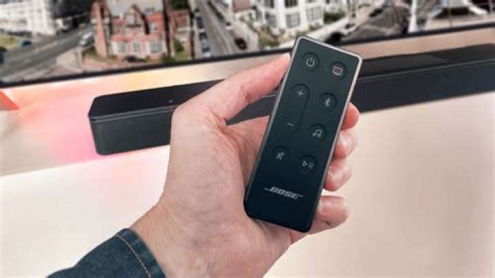 How does the Bose sound bar remote work?