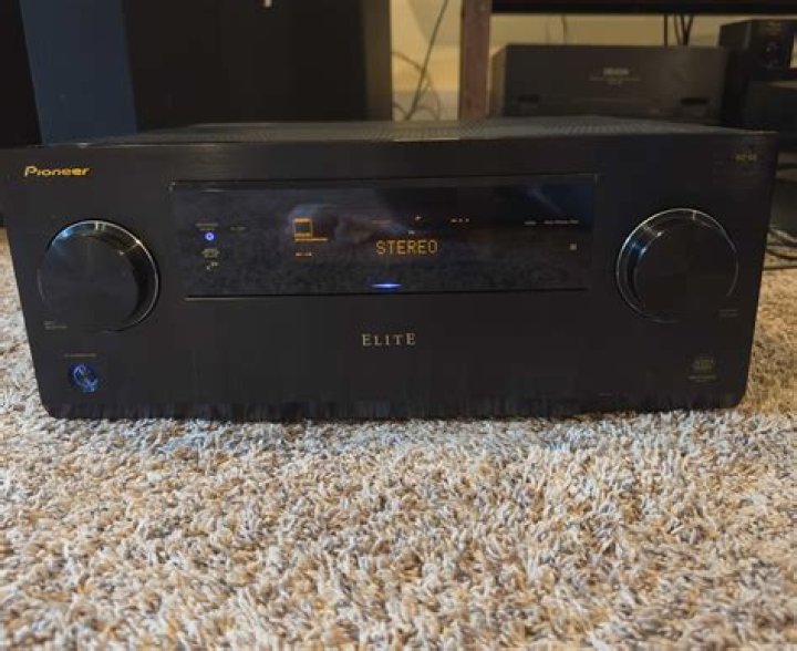 How does the Pioneer Elite SC-55 AV receiver work?