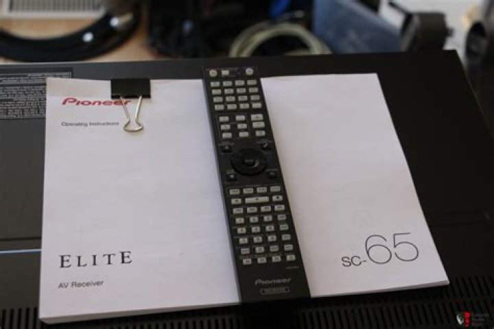How does the Pioneer Elite SC-65 look like?