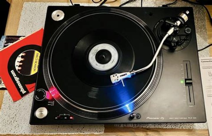 How does the pioneer PLX 500 turntable work?