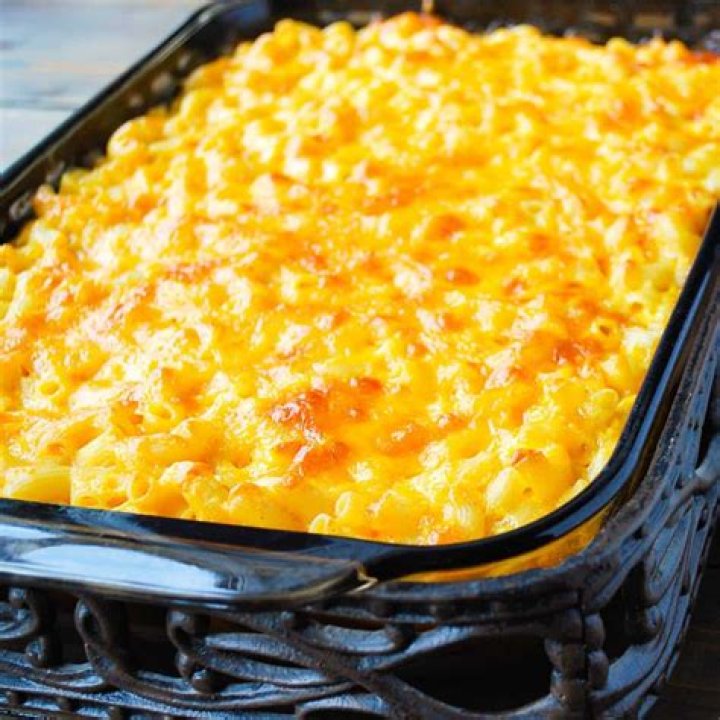 How many calories are in a bowl of macaroni and cheese?