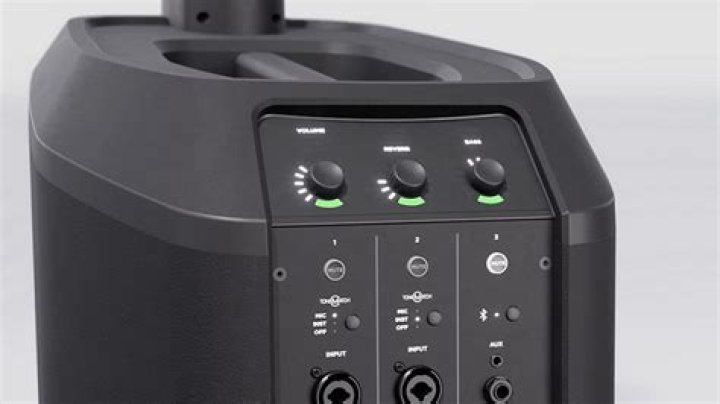 How many speakers does a Bose L1 have?