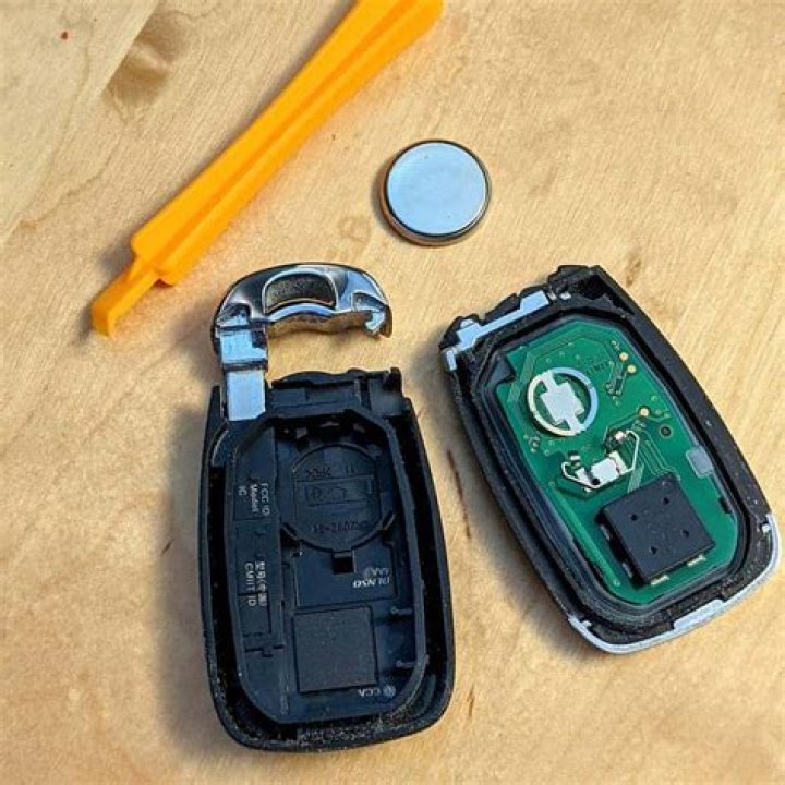 How much does it cost to replace battery in car key?