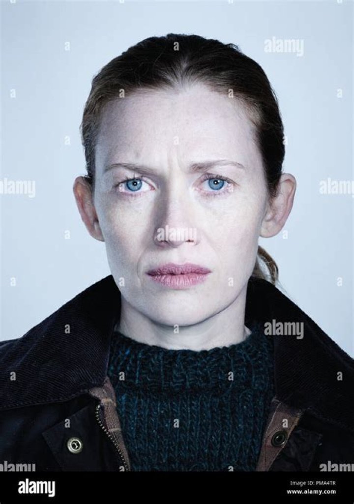 How old is Sarah Linden from the killing?