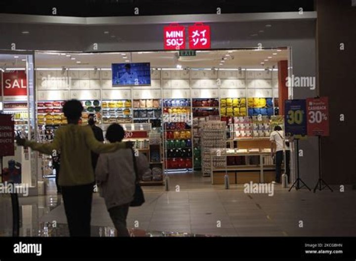 How to find a child in a shopping mall?