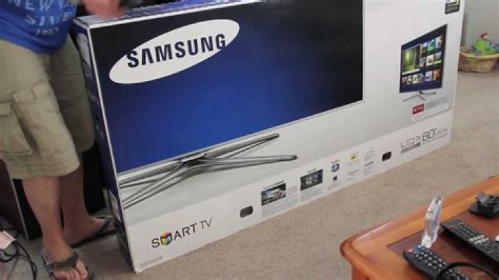 Is Samsung 7100 a Smart TV?