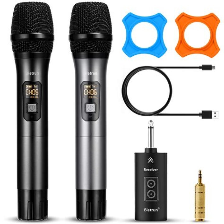 Is the mic on the rig 500 splitter?