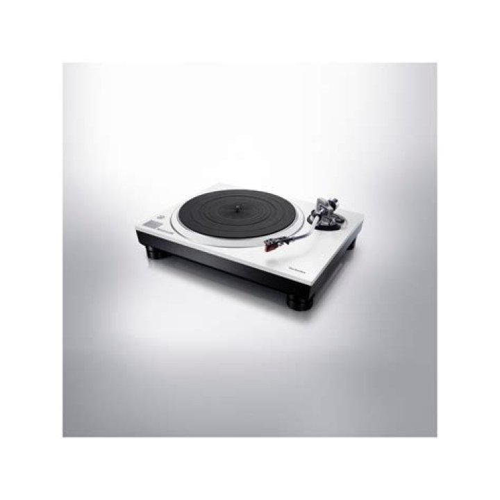 Is the Technics sl-1500c a direct drive turntable?