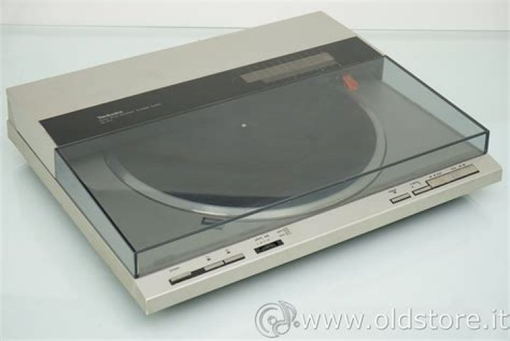 Is the Technics sl-dl1 a fully automatic turntable?