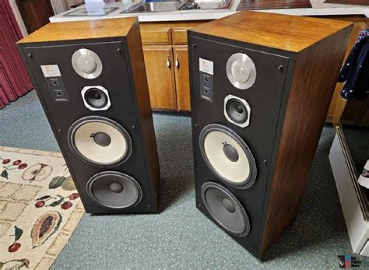 Is there a warranty on vintage stereo speakers?