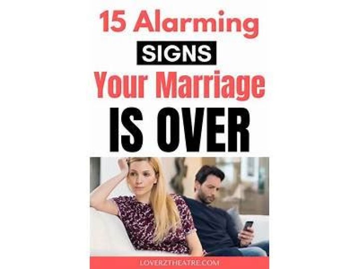 What are the signs of a dead marriage?