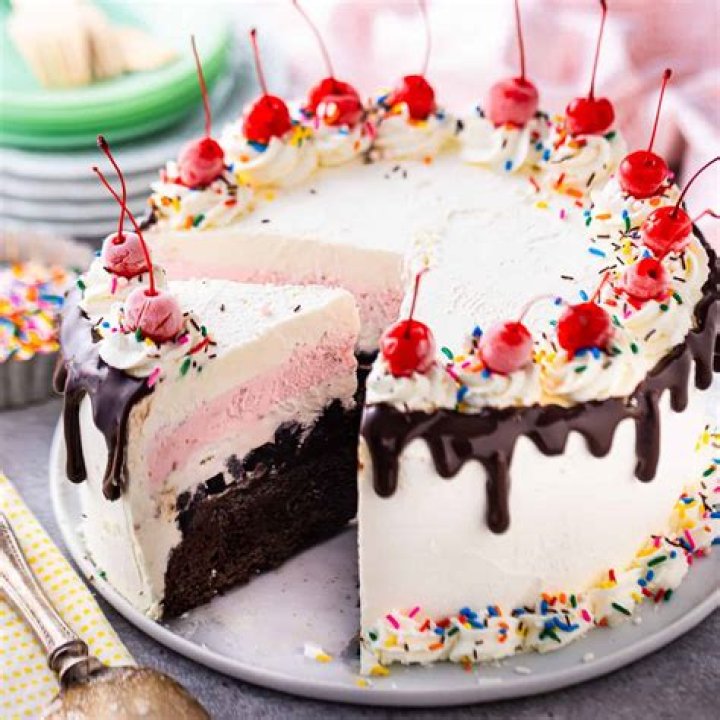 What cake goes well with ice cream?