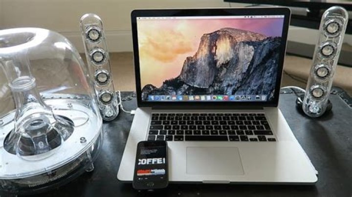 What can I use the SoundSticks III speakers for?