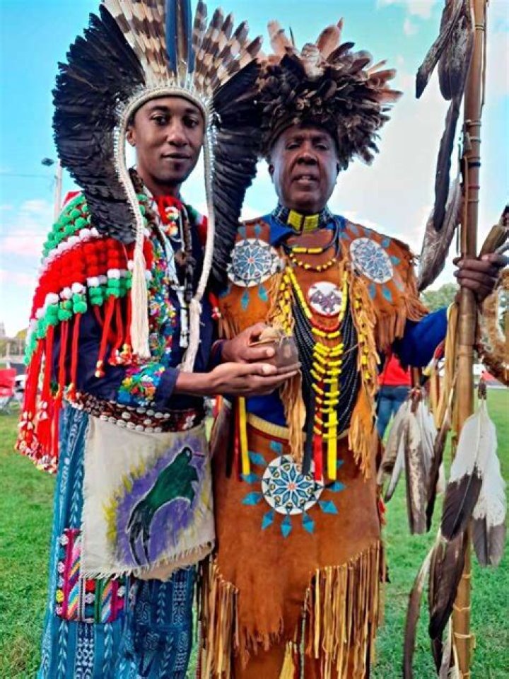 What clothes did Tainos wear?