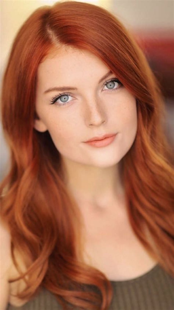 What colors look best on redheads with green eyes?