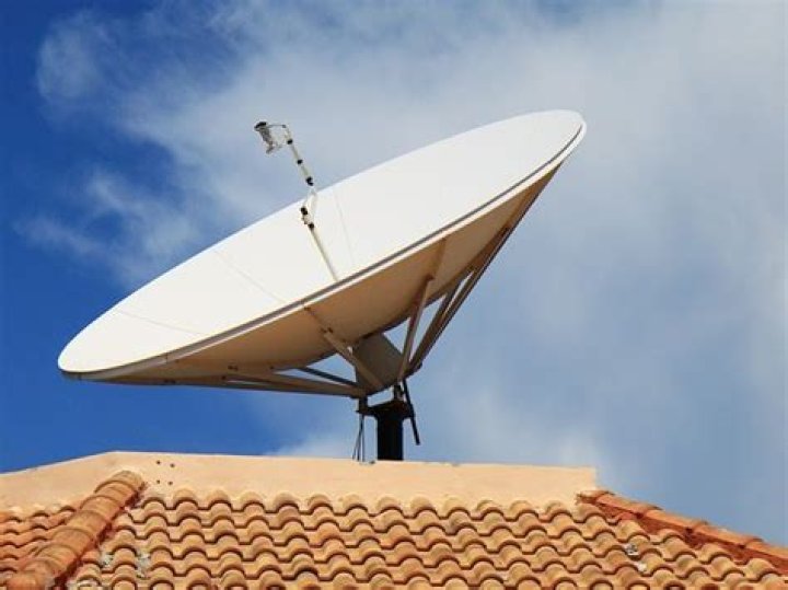 What do you do if your TV says no satellite signal?