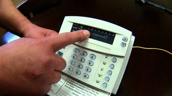 What does the keypad on the Networx nx-8 do?
