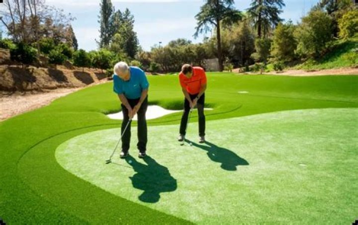 What is the best grass for a putting green?