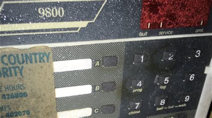 What is the fault code on the scantronic 9800?