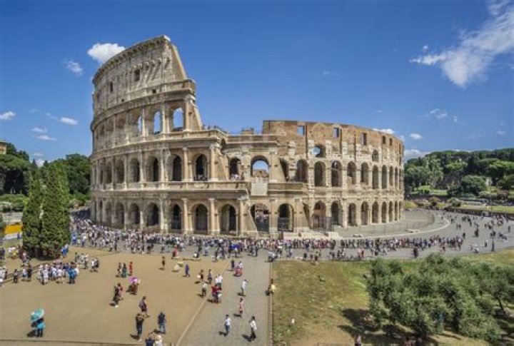 What is the importance of Colosseum in Roman architecture?