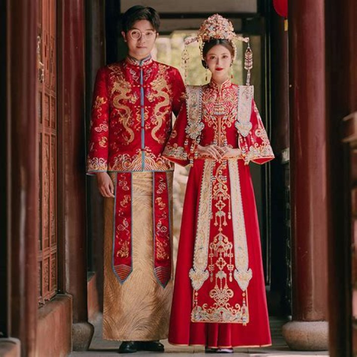What is the traditional wedding dress in China?