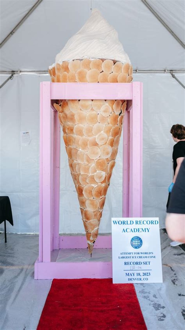 What is the world record for the biggest ice cream?